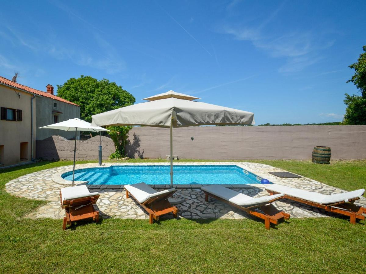 Holiday home Laura - Pul470 By Interhome